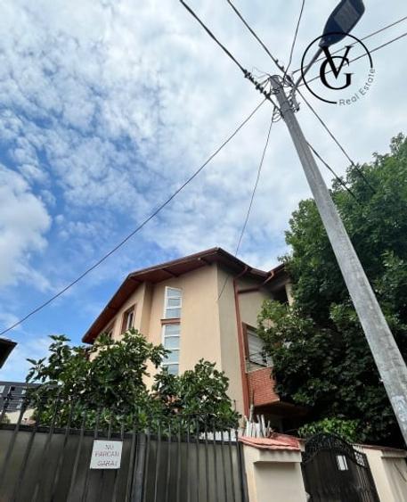 Casă individuală cu 10 camere cu Canalizare în Tei