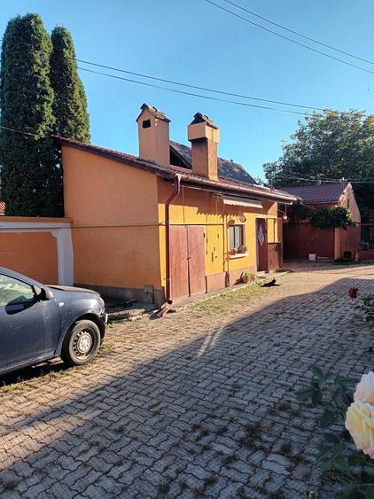 Casă cu 4 camere în Stupini