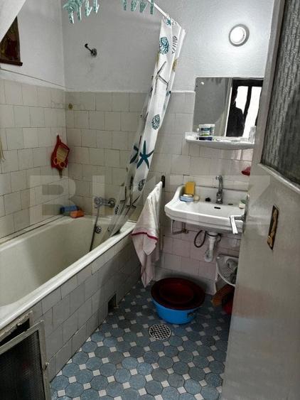 Casă individuală cu 6 camere cu Canalizare în Est