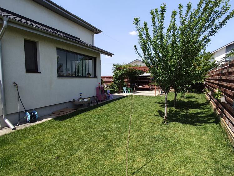 Casă individuală cu 4 camere cu Teren 380 Mp în Joița