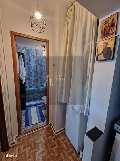 Apartament cu 4 camere semidecomandat în Berceni