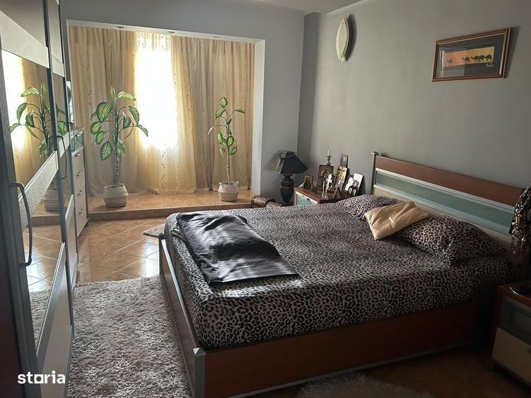 Apartament cu 3 camere decomandat în Dristor