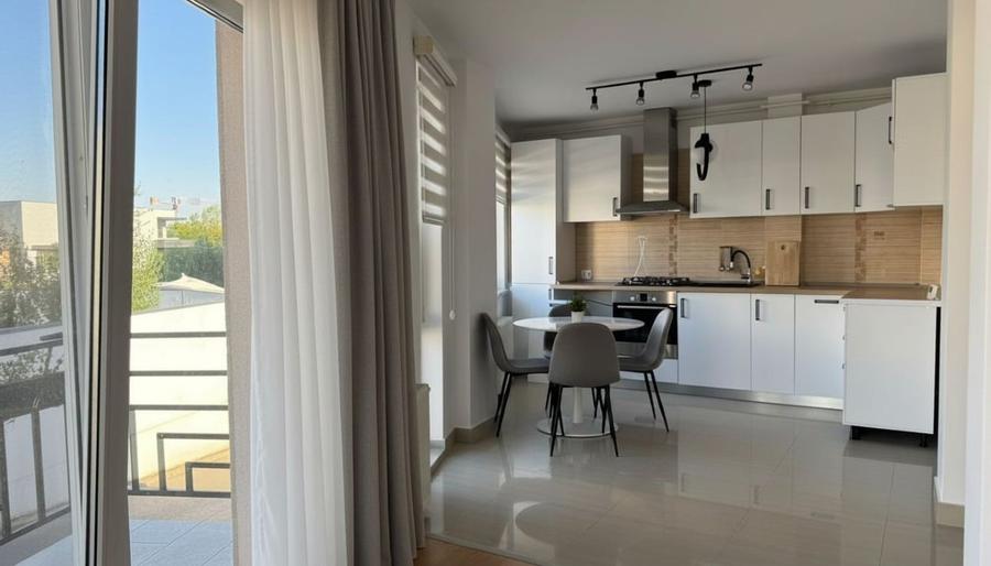 Apartament cu 2 camere decomandat, mobilat în Central