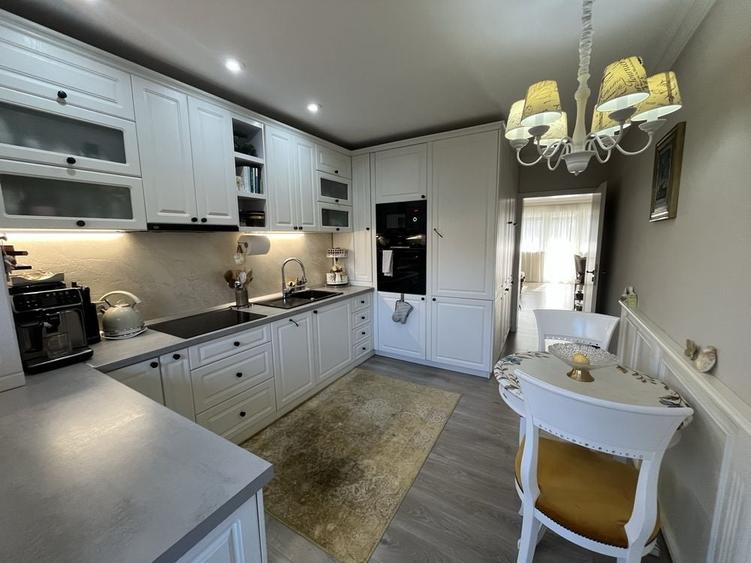 Apartament cu 3 camere decomandat în Central