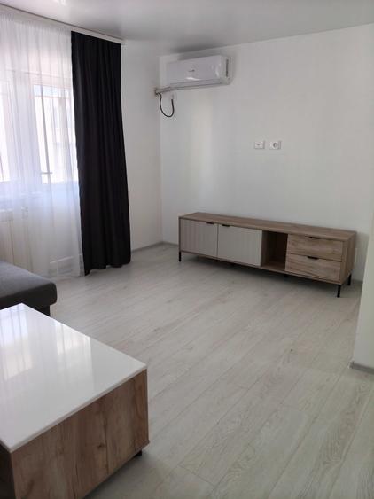 Barlad.Apartament cu 2 camere de inchiriat. Zona Belin confectii. Proaspat renovat si mobilat. Are aer conditionat. Etaj 2 din 4. - 2