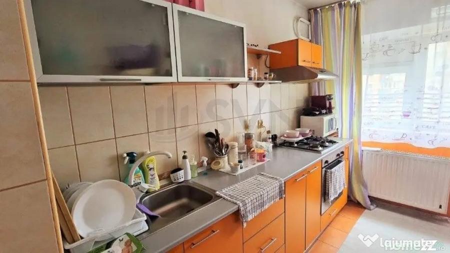 Apartament cu 3 camere semidecomandat în Crângași