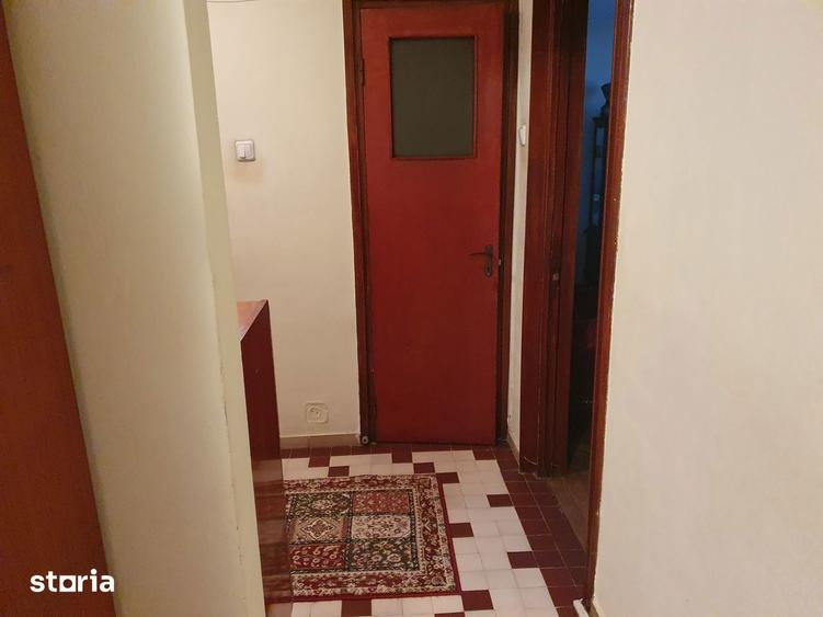 Apartament cu 4 camere decomandat în Drumul Taberei