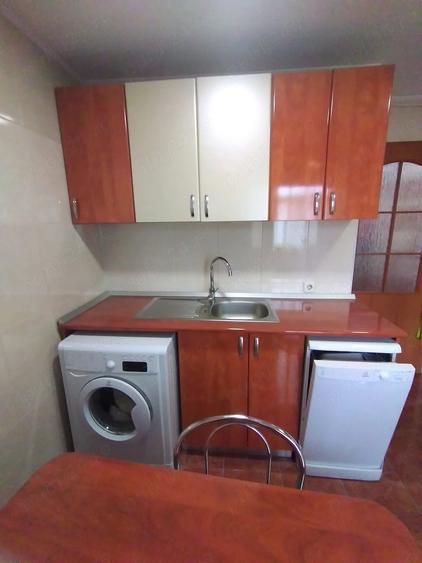 Apartament cu 3 camere decomandat în Exterior Vest