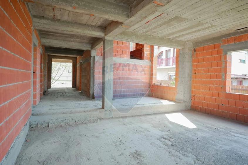 Casă cu Teren 1013 Mp în Cordău