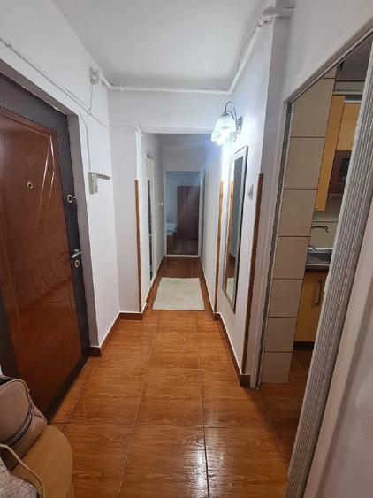 Apartament cu 3 camere decomandat în Tudor