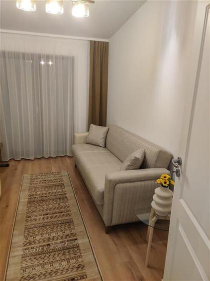 Apartament cu 3 camere decomandat, mobilat în Ipotești
