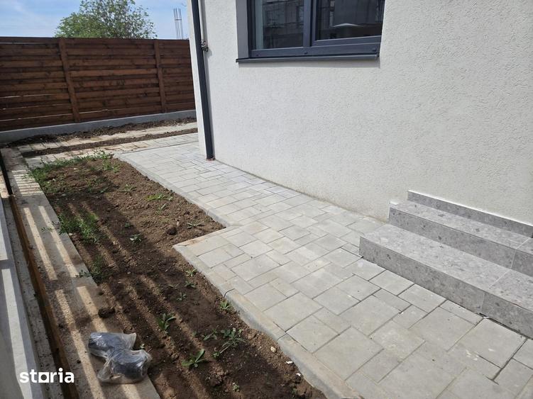 Casă cu 3 camere semidecomandat cu Teren 240 Mp în Central