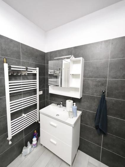 Apartament cu 3 camere decomandat, mobilat în Central