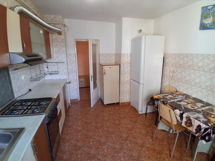 Apartament cu 3 camere decomandat în Păcurari