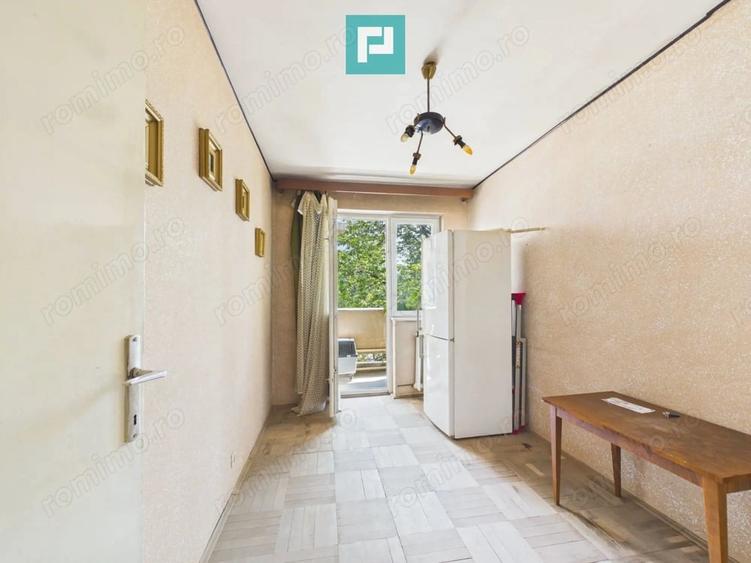 Apartament cu 3 camere semidecomandat în Romanilor
