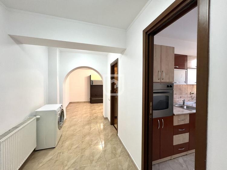 Apartament cu 2 camere semidecomandat, mobilat în Central