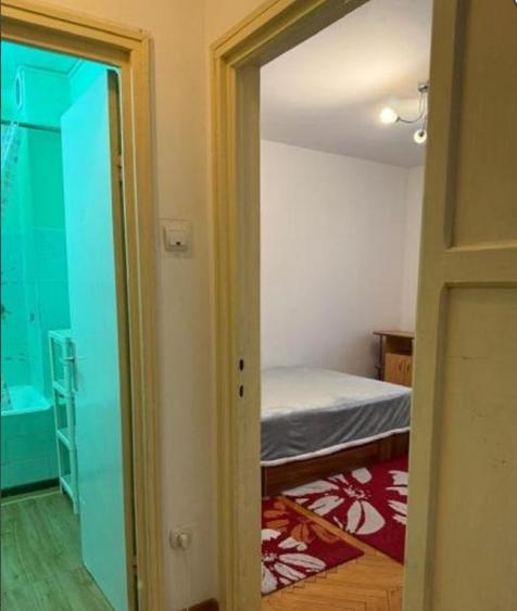 Apartament cu 3 camere semidecomandat, mobilat în Pajura
