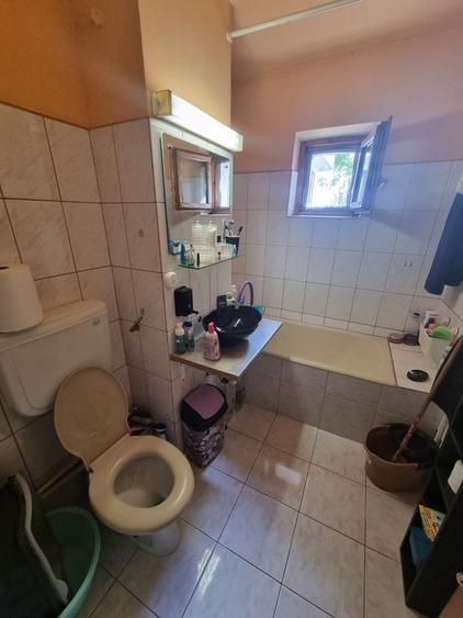 Apartament cu 2 camere decomandat, mobilat în Far