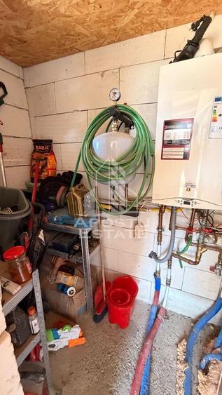 Casă individuală cu 4 camere cu Canalizare în Sânmartinu Sârbesc