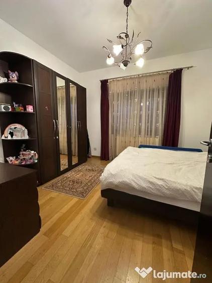 Apartament cu 5 camere decomandat în Panduri