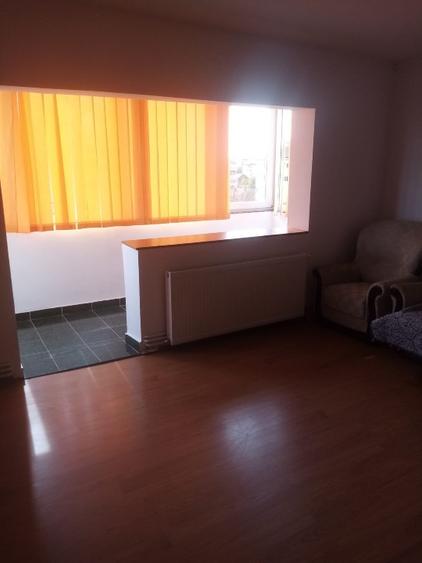 Apartament cu 2 camere semidecomandat în Steaua