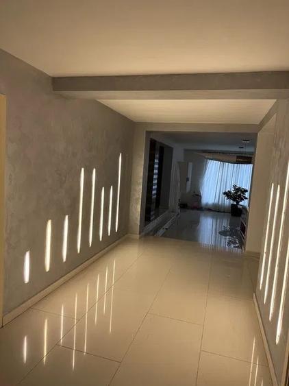 Casă individuală cu 10 camere cu Canalizare în Primo