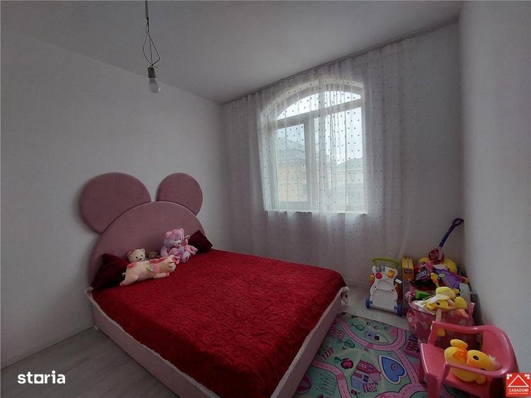 Casă cu 4 camere în Vladimirescu