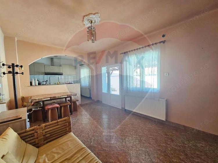 Casă cu 2 camere cu Teren 719 Mp în Central
