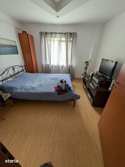 Apartament cu 3 camere decomandat în Calea București