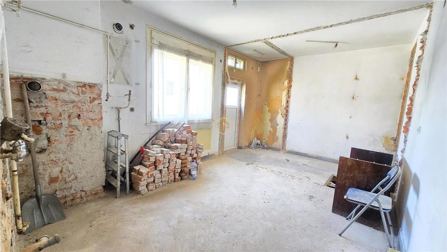 Casă cu 3 camere cu Canalizare în Central