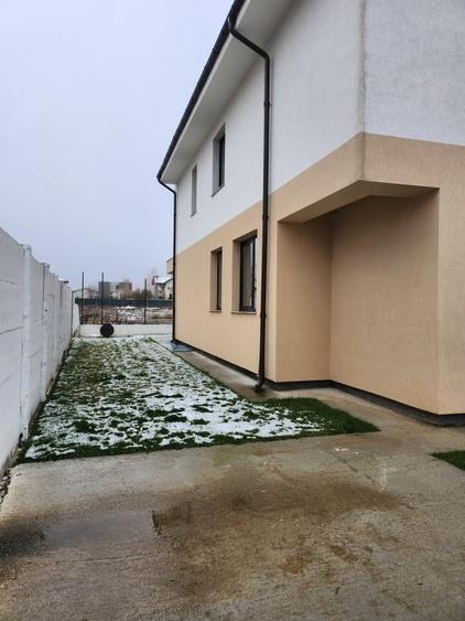 Duplex cu 4 camere cu Teren 275 Mp în Corbeanca