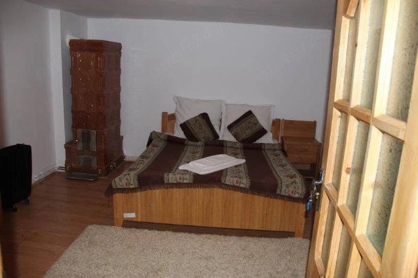 Casă cu 21 camere cu Teren 4050 Mp în Sătic