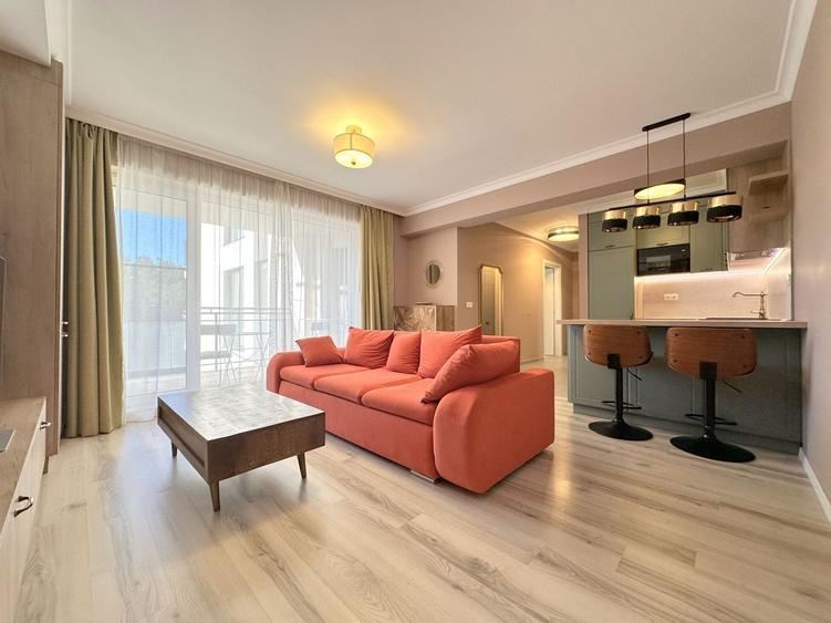 Apartament cu 3 camere decomandat, mobilat în Lipovei