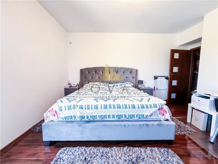 Apartament cu 3 camere semidecomandat, mobilat în Est