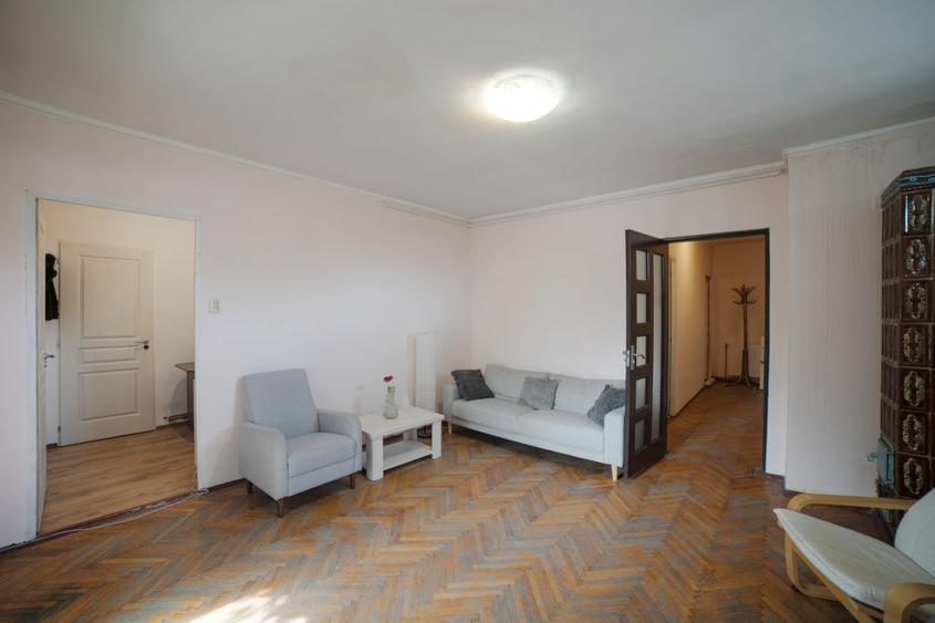 Apartament cu 2 camere semidecomandat în P-ța Unirii