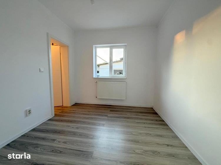 Casă cu 4 camere cu Teren 235 Mp în Plopi