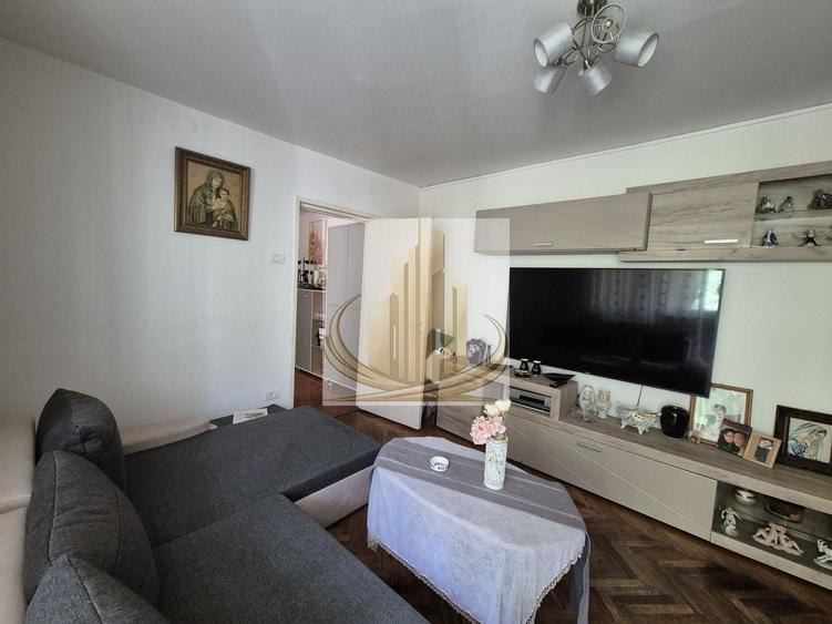 Apartament cu 3 camere semidecomandat, mobilat în Circumvalațiunii