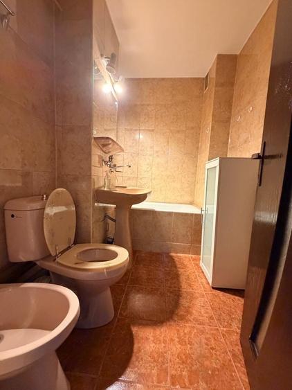 Apartament cu 3 camere semidecomandat în Exterior Vest