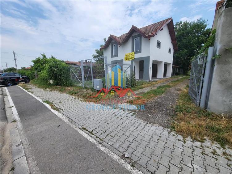 Casă individuală cu 3 camere cu Canalizare în Central