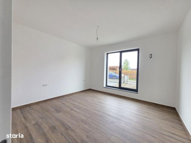 Casă cu 4 camere în Cristian
