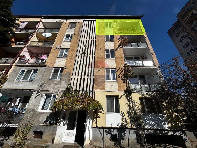 Apartament cu 4 camere decomandat, mobilat în Central