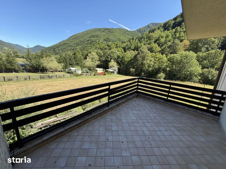 Casă cu Teren 3295 Mp în Tulnici