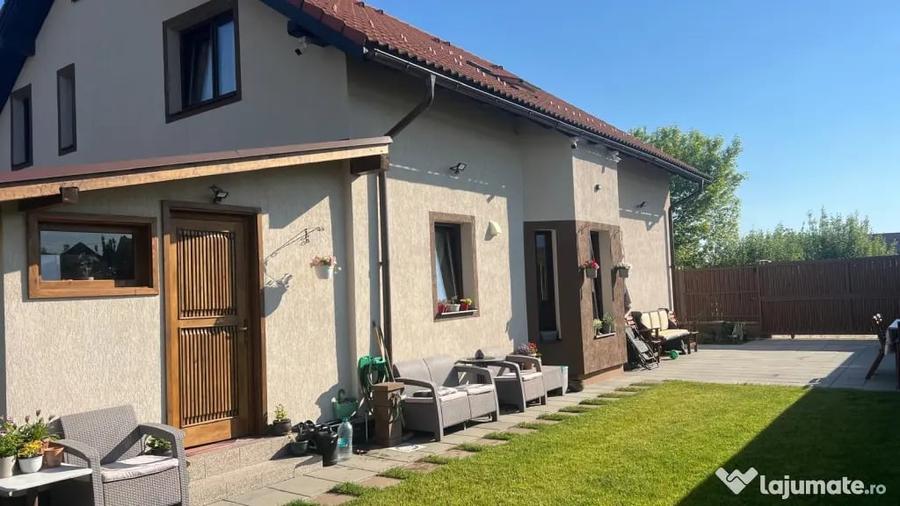 Casă cu 5 camere în Stupini