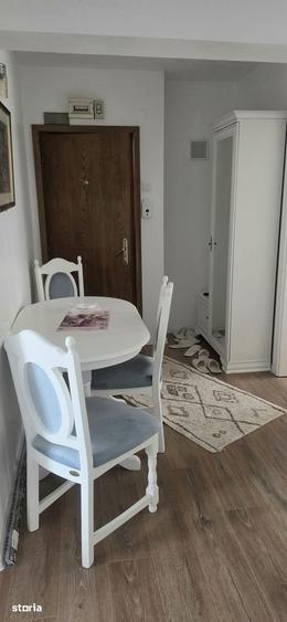 Apartament cu 3 camere în Policlinica