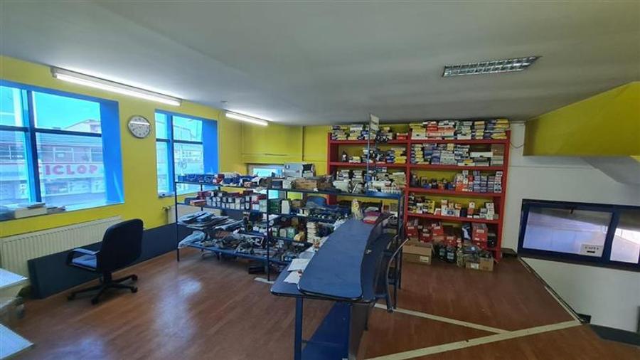 Spațiu comercial, de 200 mp, în Complex Studențesc