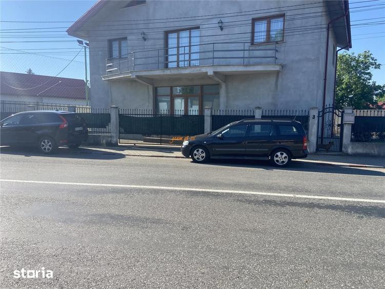 Casă cu 6 camere cu Teren 373 Mp în Golești