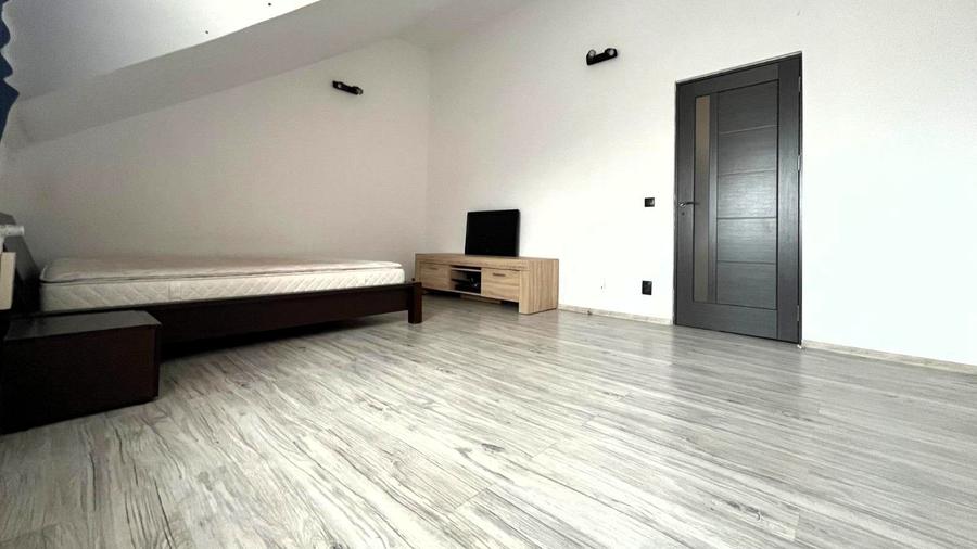 Casă cu 7 camere cu Teren 465 Mp în Ștrand