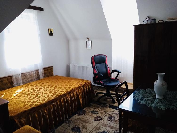 Apartament cu 4 camere semidecomandat în Central