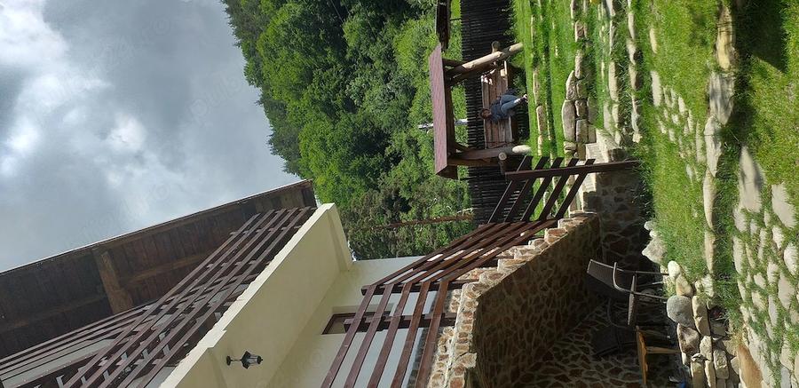 Casă cu 6 camere cu Teren 250 Mp în Central