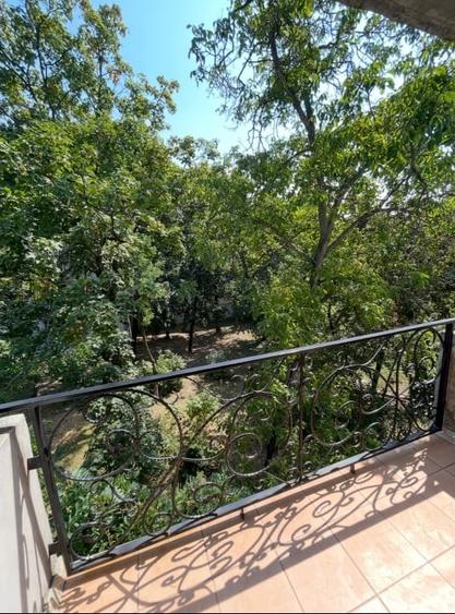 Apartament cu 3 camere semidecomandat în Take Ionescu